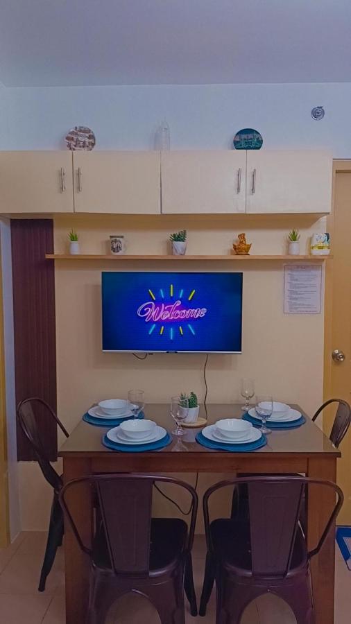 One Spatial Two Bedroom Condominium Unit With Pool And Gym Free Netflix And Wifi Ілоіло Екстер'єр фото