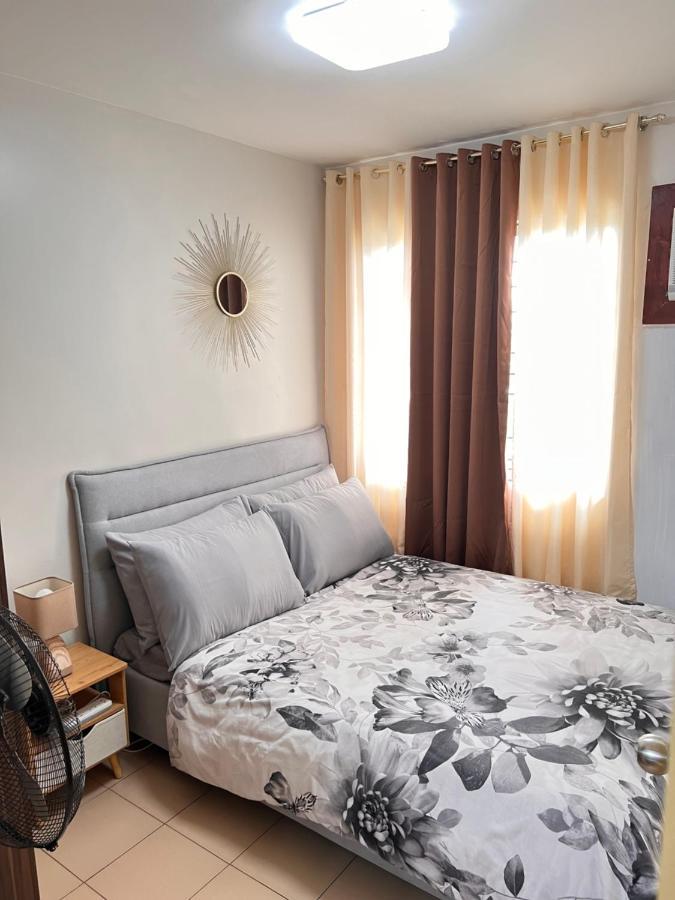 One Spatial Two Bedroom Condominium Unit With Pool And Gym Free Netflix And Wifi Ілоіло Екстер'єр фото