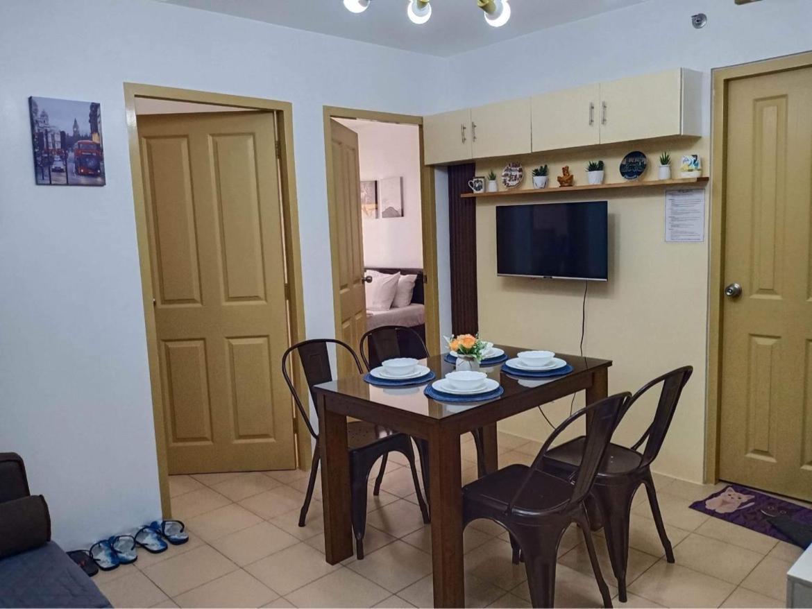 One Spatial Two Bedroom Condominium Unit With Pool And Gym Free Netflix And Wifi Ілоіло Екстер'єр фото